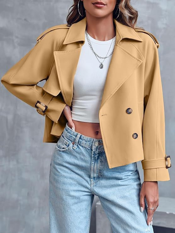 Basierend auf aktuellen Modetrends und klassischen Doppelreiher-Trenchcoat-Designs.