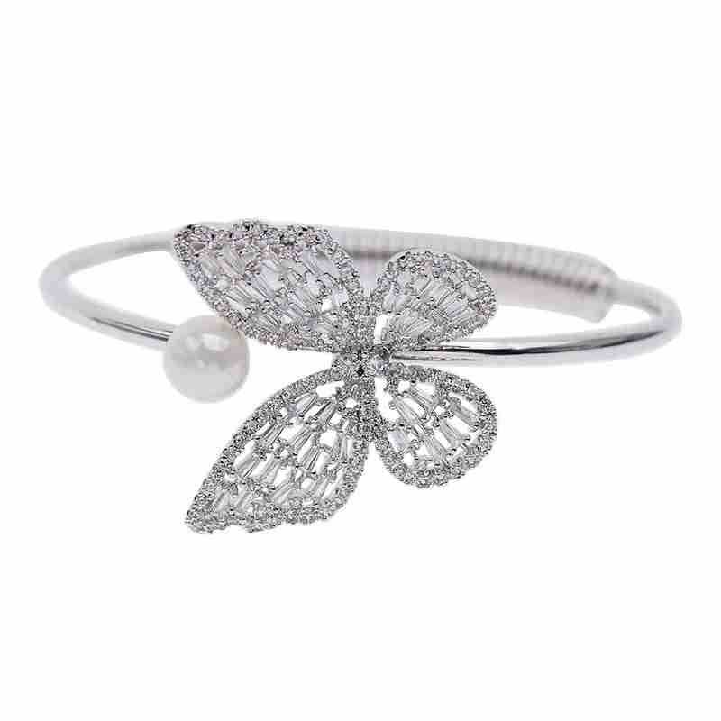 Women's fashion, openwork vintage bracelet