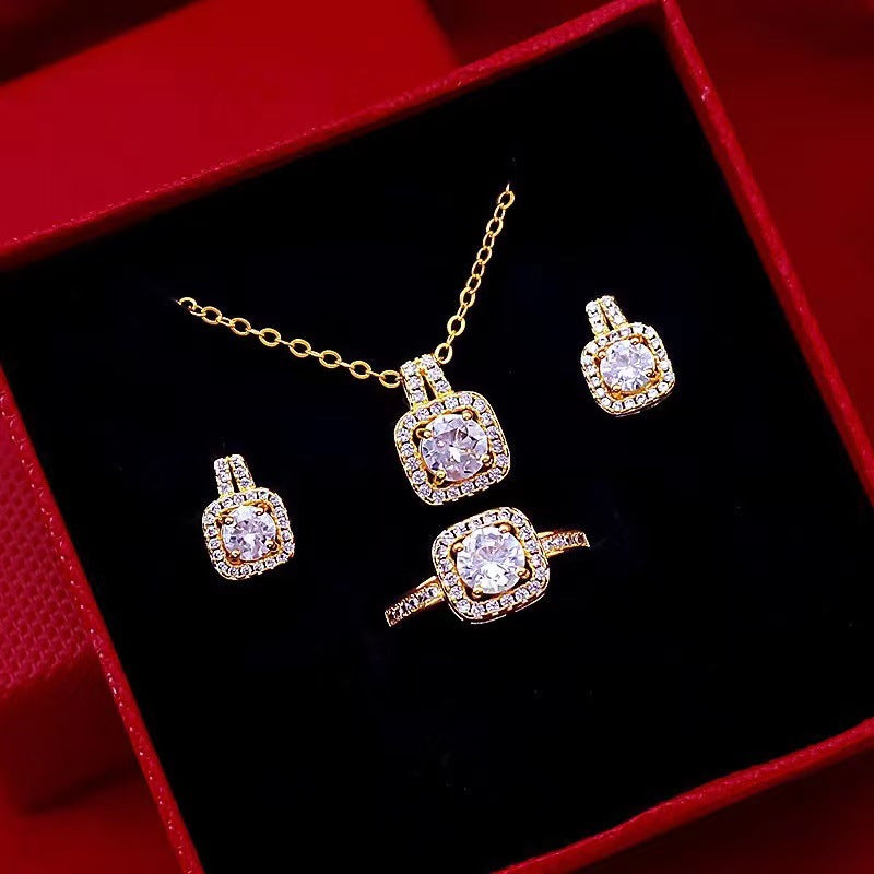 Luxurious Zirconia Jewelry Set in Gold – Choker Necklace, Earrings & Statement Ring