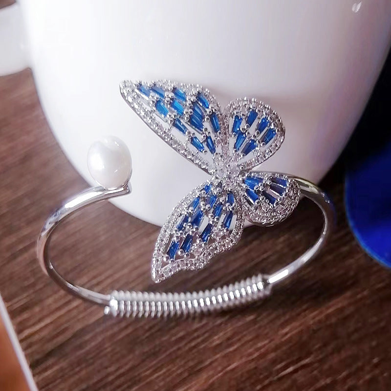 Women's fashion, openwork vintage bracelet