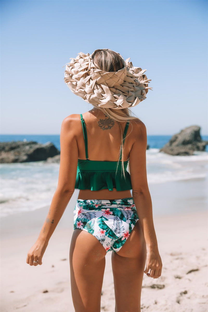 Fashionable Women's Swimsuit with Print and Ruffles – Elegant Summer Fashion