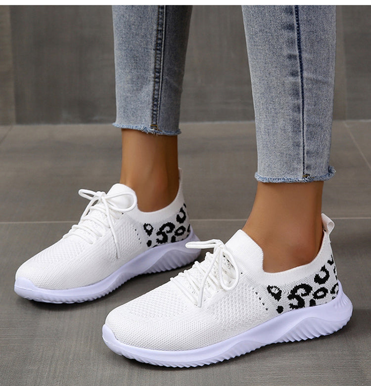 Damen Sneaker Weiß mit Leo-Print – Modische Lace-Up Sportschuhe