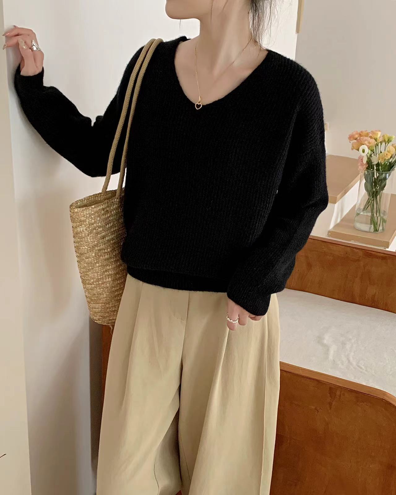 Women's V-Neck Sweater – Long-Sleeve, Elegant & Timeless Basic
