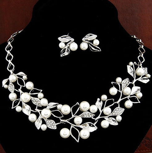 Luxurious Pearl Jewelry Set for Bride - Elegant Necklace & Earrings in Timeless Design