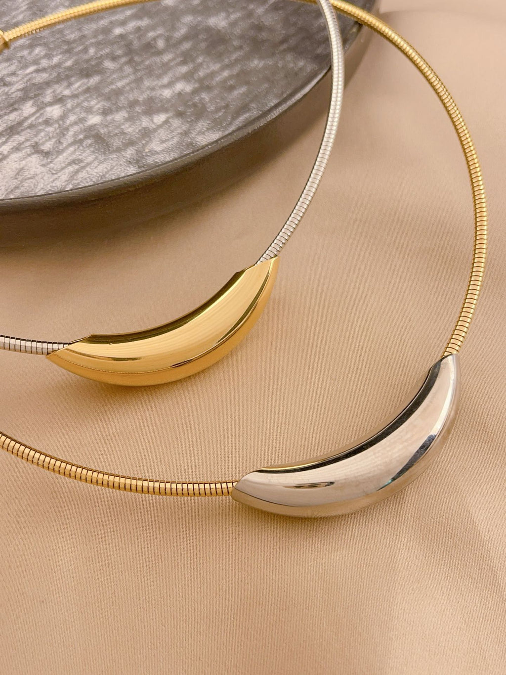 Titanium Steel Collar Necklace – Modern Women's Jewelry Elegant & Robust