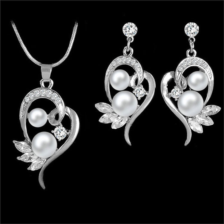 Luxurious Pearl Jewelry Set for Bride - Elegant Necklace & Earrings in Timeless Design