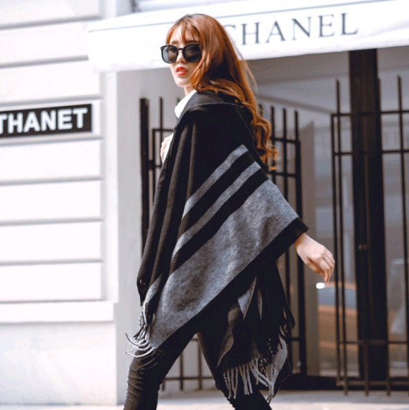 Damen Kapuzen Schal Poncho | Warmer Fransen Winter Umhang