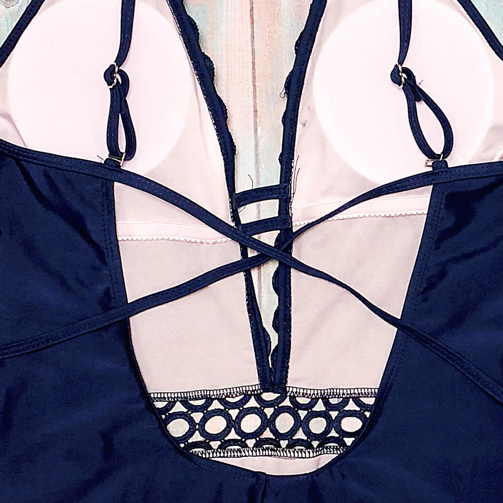 Women's Backless Swimsuit - Elegant Sling Swimsuit