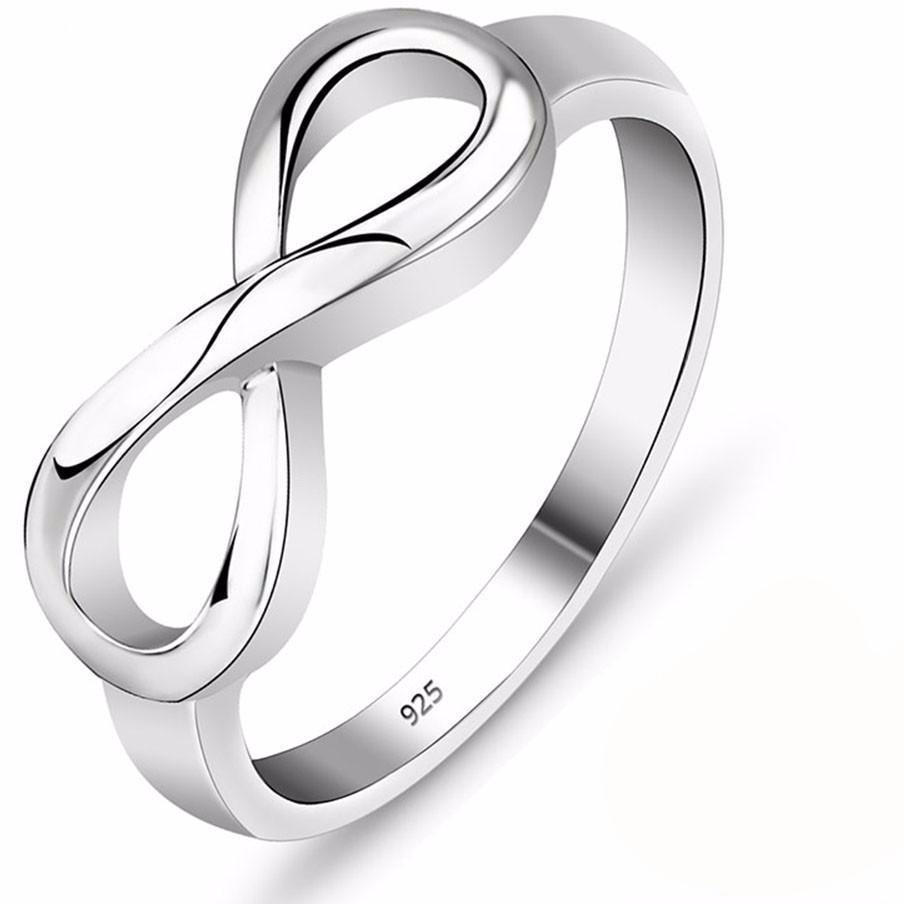 Infinity Ring Silberfarben – Eleganter Unendlichkeitsring für zeitlose Liebe