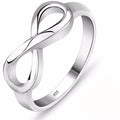 Infinity Ring Silberfarben – Eleganter Unendlichkeitsring für zeitlose Liebe