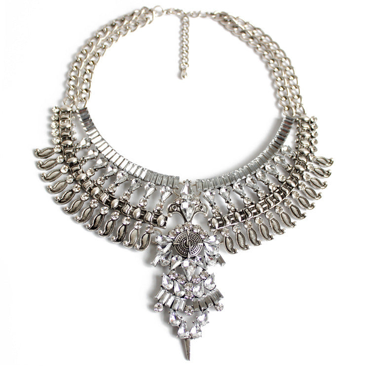 Elegant Crystal Necklace Short - Sparkling Women's Jewelry in Diamond Style