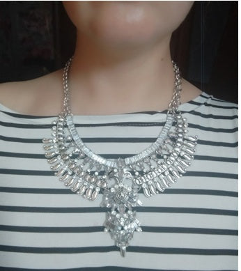 Elegant Crystal Necklace Short - Sparkling Women's Jewelry in Diamond Style