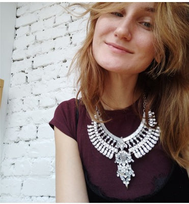 Elegant Crystal Necklace Short - Sparkling Women's Jewelry in Diamond Style