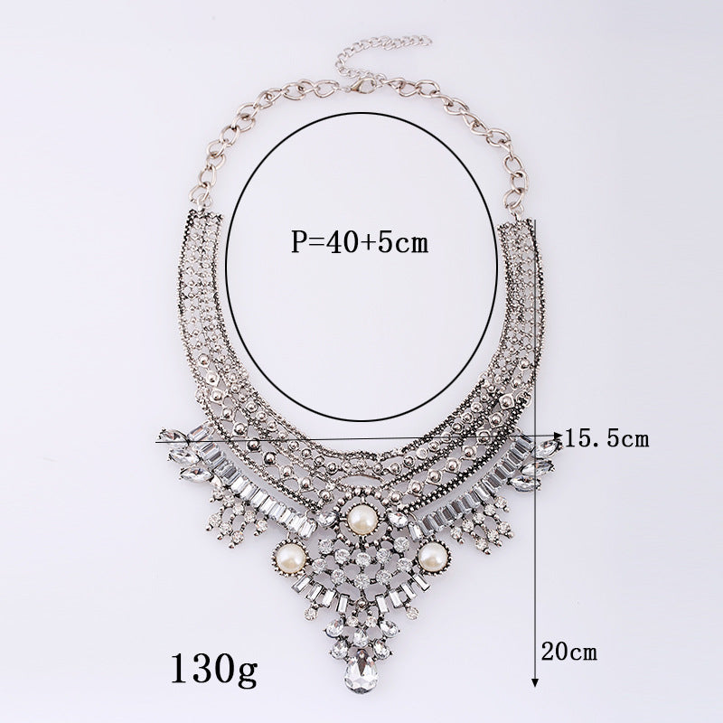Elegant Crystal Necklace Short - Sparkling Women's Jewelry in Diamond Style
