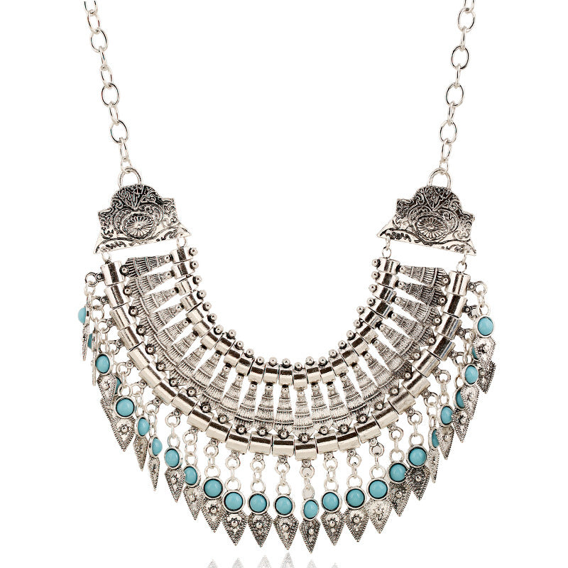 Elegant Crystal Necklace Short - Sparkling Women's Jewelry in Diamond Style