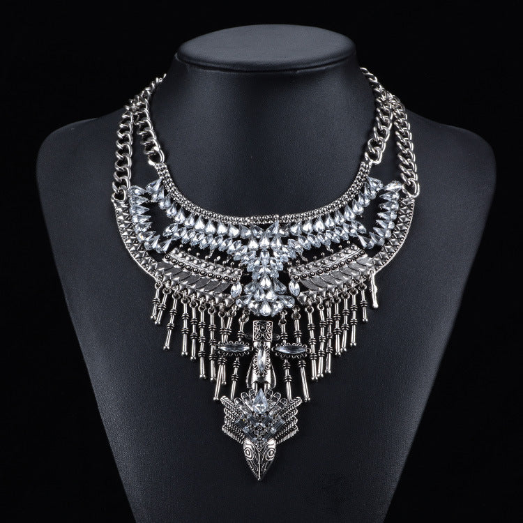 Elegant Crystal Necklace Short - Sparkling Women's Jewelry in Diamond Style
