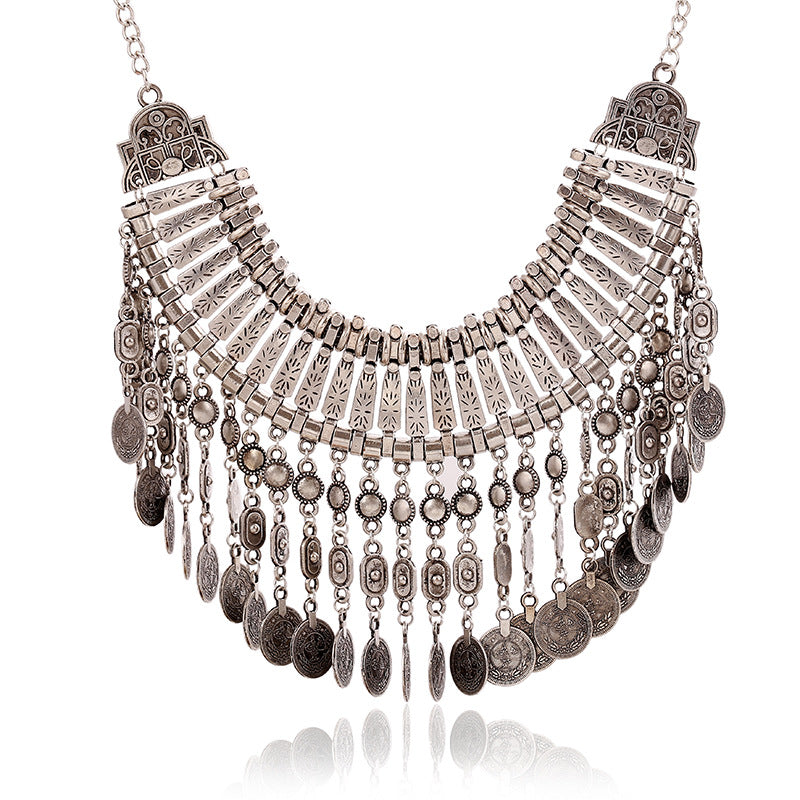 Elegant Crystal Necklace Short - Sparkling Women's Jewelry in Diamond Style