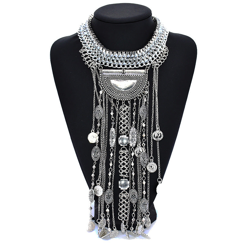 Elegant Crystal Necklace Short - Sparkling Women's Jewelry in Diamond Style