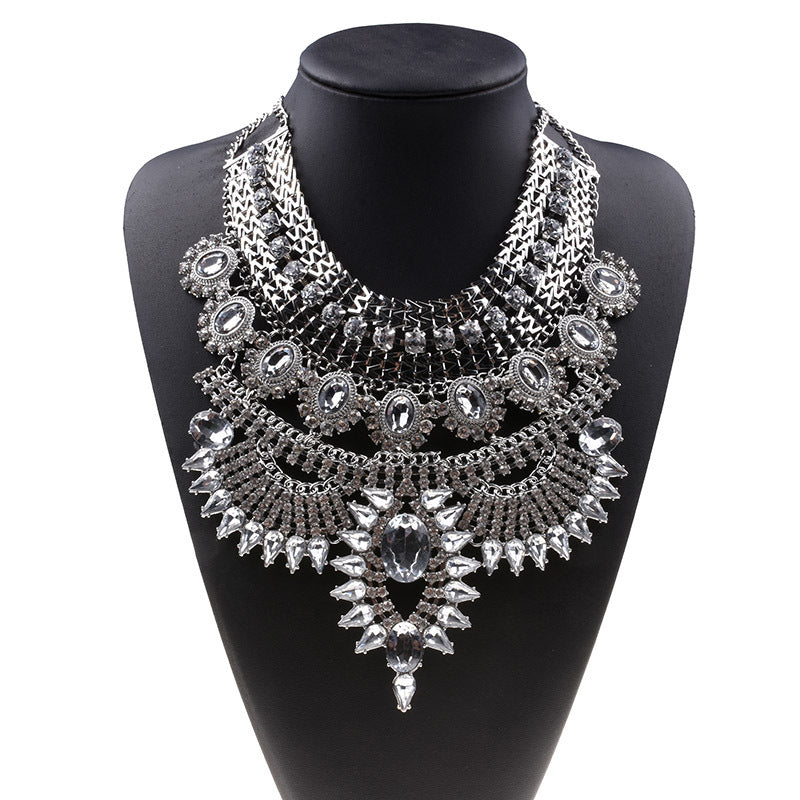 Elegant Crystal Necklace Short - Sparkling Women's Jewelry in Diamond Style