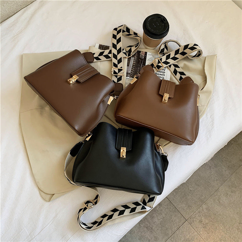 Women's Bucket Bag with Wide Strap – Stylish & Comfortable