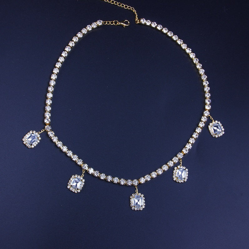Auffällige Kristall Halskette mit buntem Anhänger – Eleganter Damen Statement Schmuck