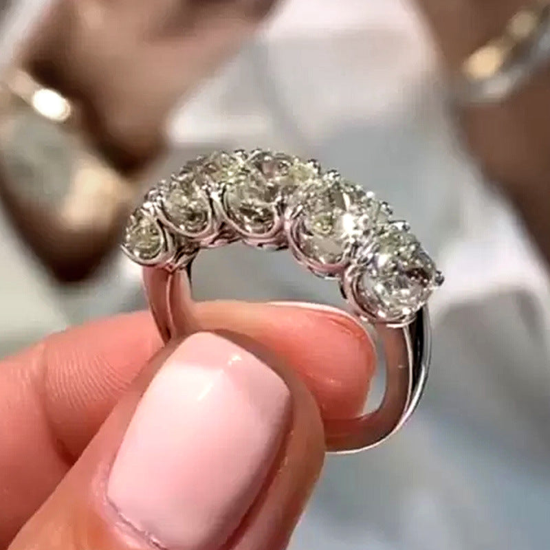Moderner Damenring mit rundem Zirkon im Diamantstil – Elegant & Funkelnd