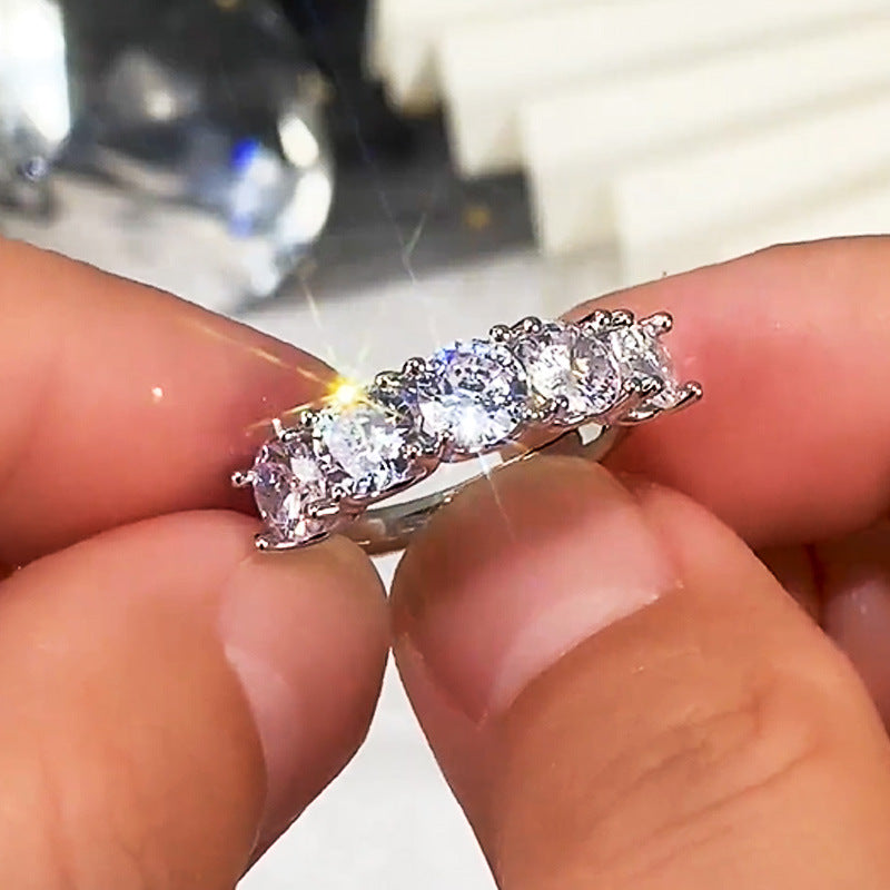 Moderner Damenring mit rundem Zirkon im Diamantstil – Elegant & Funkelnd