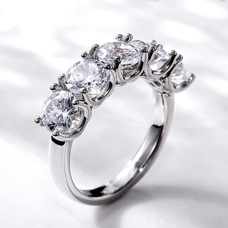 Modern Women's Ring with Round Diamond-Style Zircon - Elegant & Sparkling