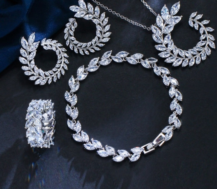 Elegantes Blatt Schmuckset – 4-teilig mit Halskette, Ohrringen, Armband & Ring im Natur-Design