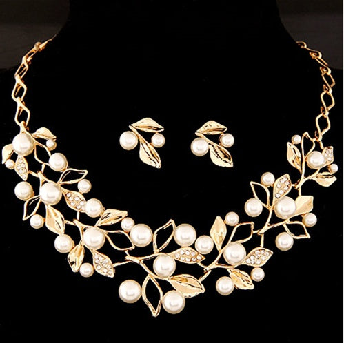 Luxurious Pearl Jewelry Set for Bride - Elegant Necklace & Earrings in Timeless Design
