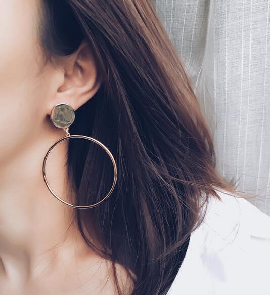 Temperament Circle Earrings - Elegant Everyday Jewelry for the Modern Woman