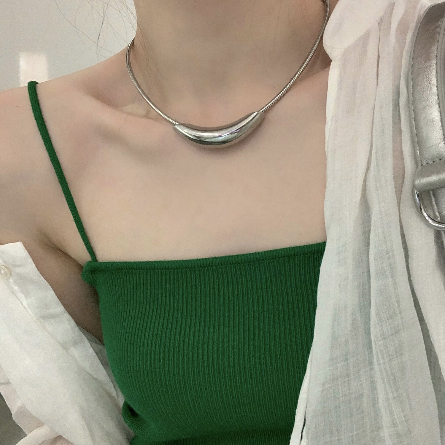 Titanium Steel Collar Necklace – Modern Women's Jewelry Elegant & Robust