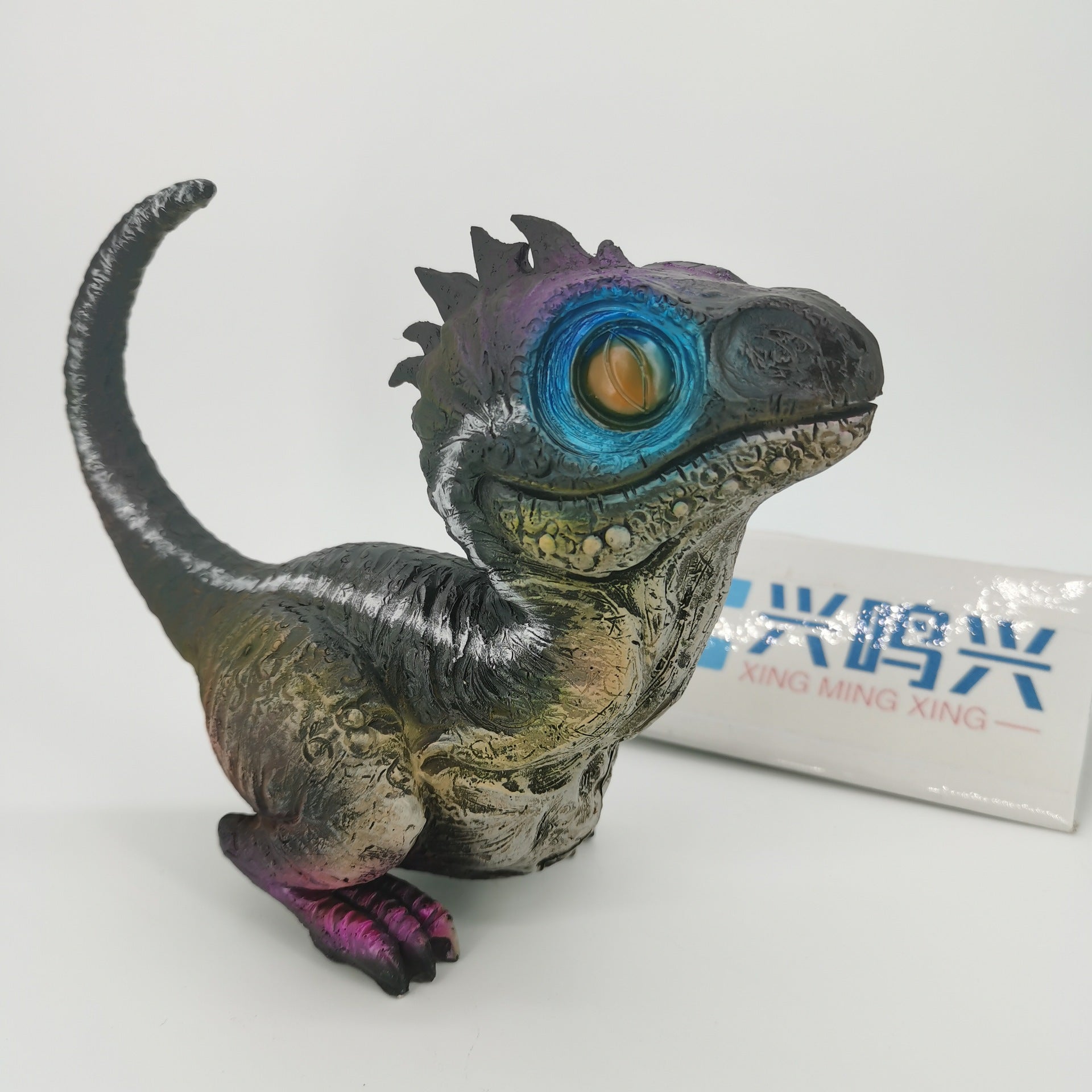 Niedliche Dinosaurier Gartenfigur – Realistische Velociraptor Resin Deko