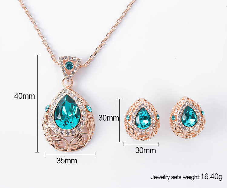 Elegant jewelry set with delicate hollow pattern – necklace & earrings in a modern design