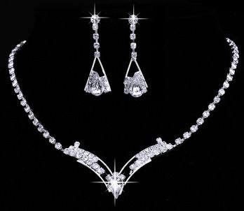 Minimalist Bridal Jewelry Set with Crystals – Elegant Necklace & Earrings for Wedding