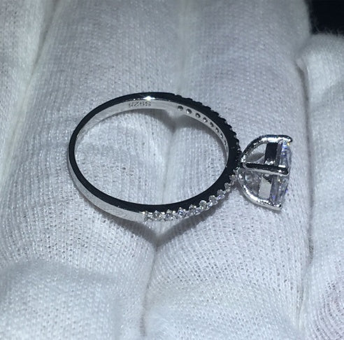 925 Sterling Silber Verlobungsring mit funkelndem Zirkonstein
