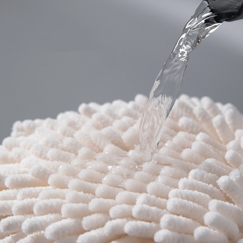 The kitchen and bathroom absorb water and wipe handball