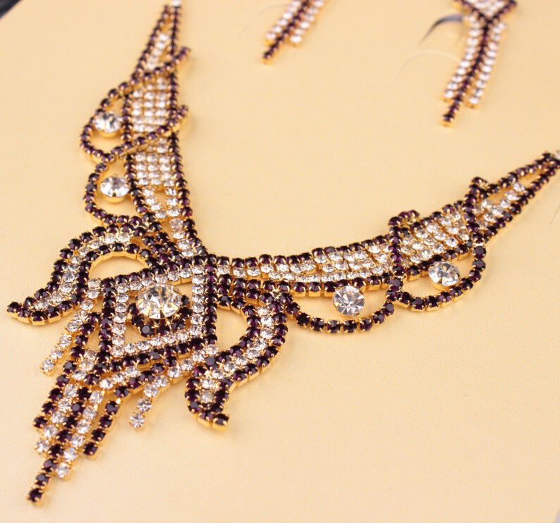 Eye-catching Butterfly Jewelry Set with Crystals – Necklace & Earrings in a Glamorous Design