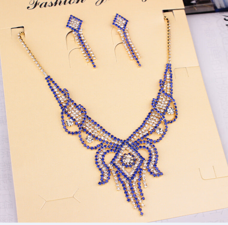 Eye-catching Butterfly Jewelry Set with Crystals – Necklace & Earrings in a Glamorous Design
