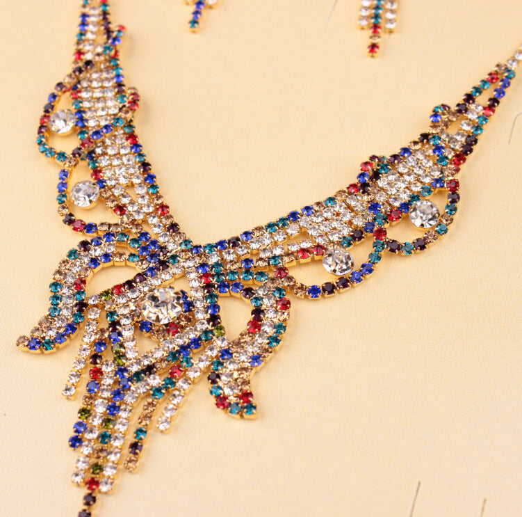 Eye-catching Butterfly Jewelry Set with Crystals – Necklace & Earrings in a Glamorous Design