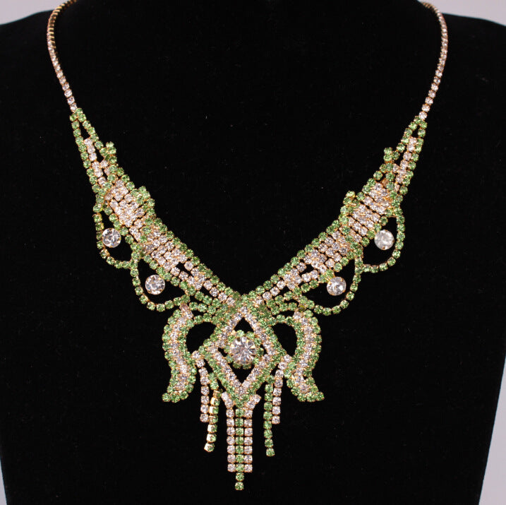Eye-catching Butterfly Jewelry Set with Crystals – Necklace & Earrings in a Glamorous Design