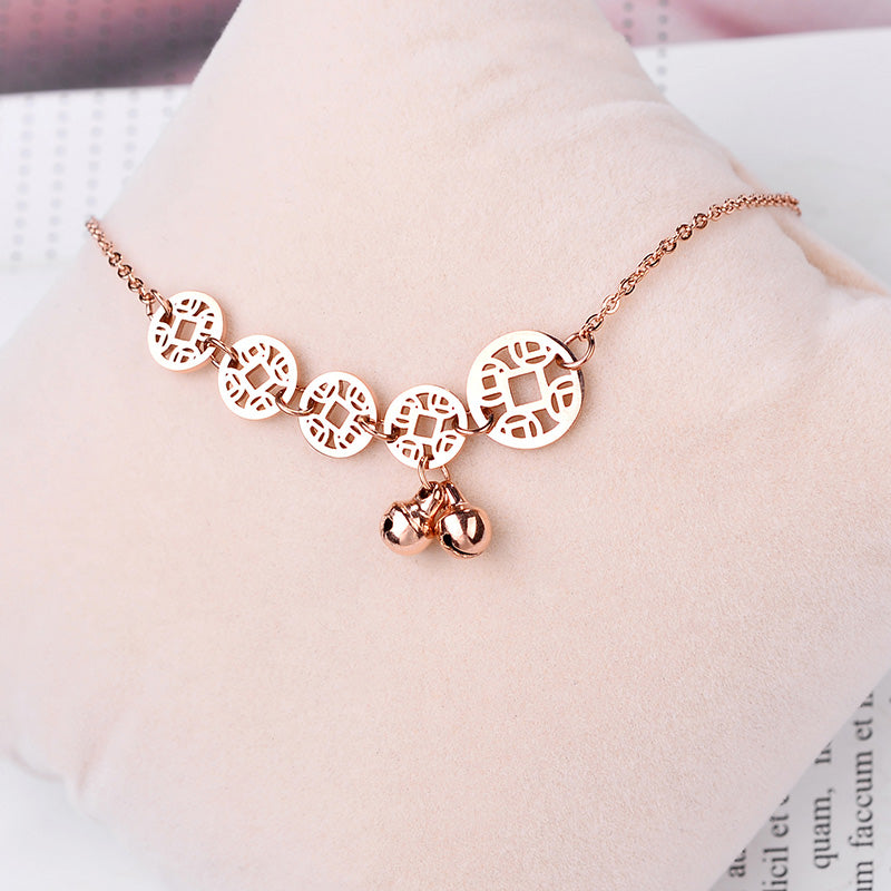 Roségold Boho Fußkettchen mit Glöckchen & Münzanhängern – Elegant
