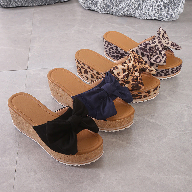Damen Keil Pantoletten Leo | Schleife Plateau Sommer Schuhe
