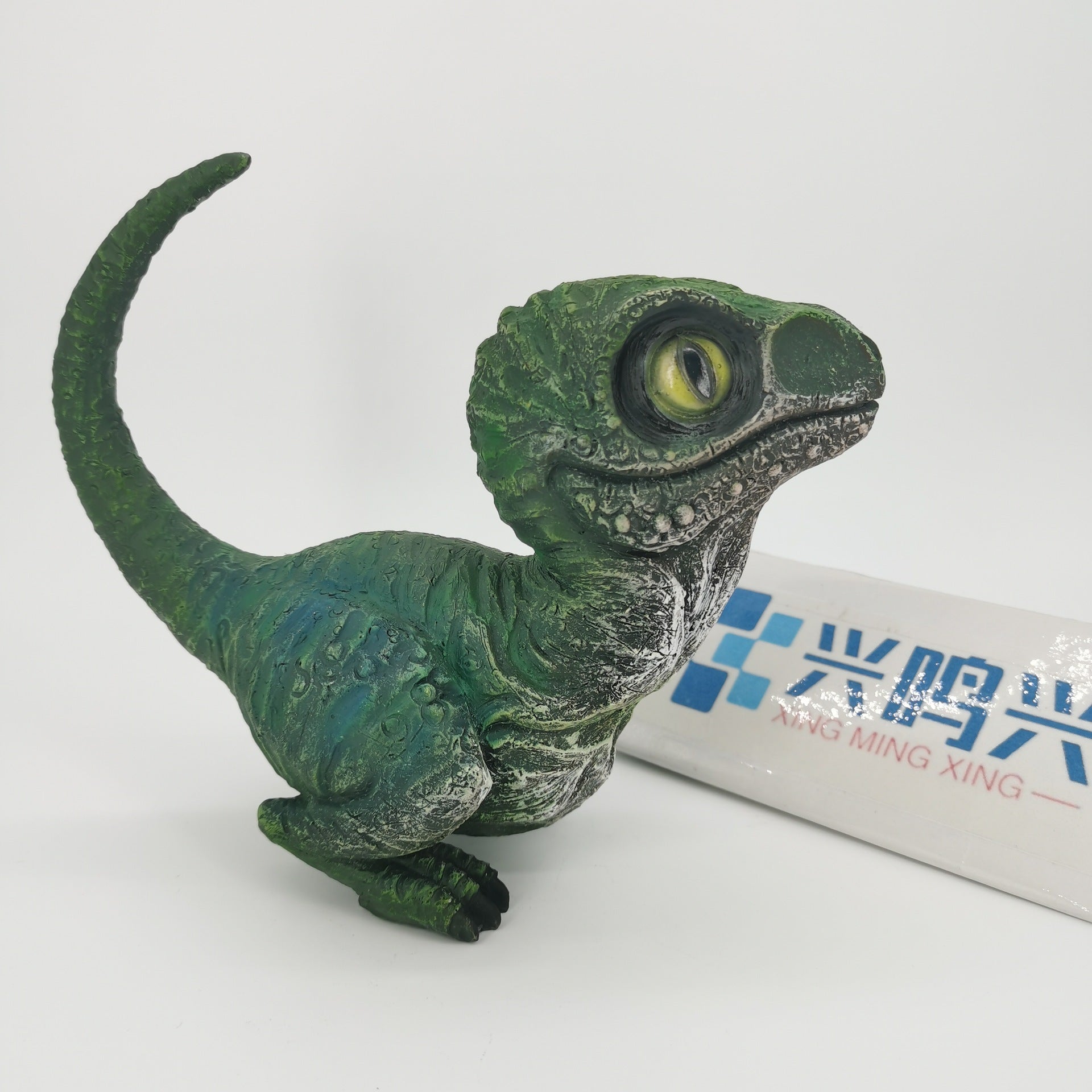 Niedliche Dinosaurier Gartenfigur – Realistische Velociraptor Resin Deko