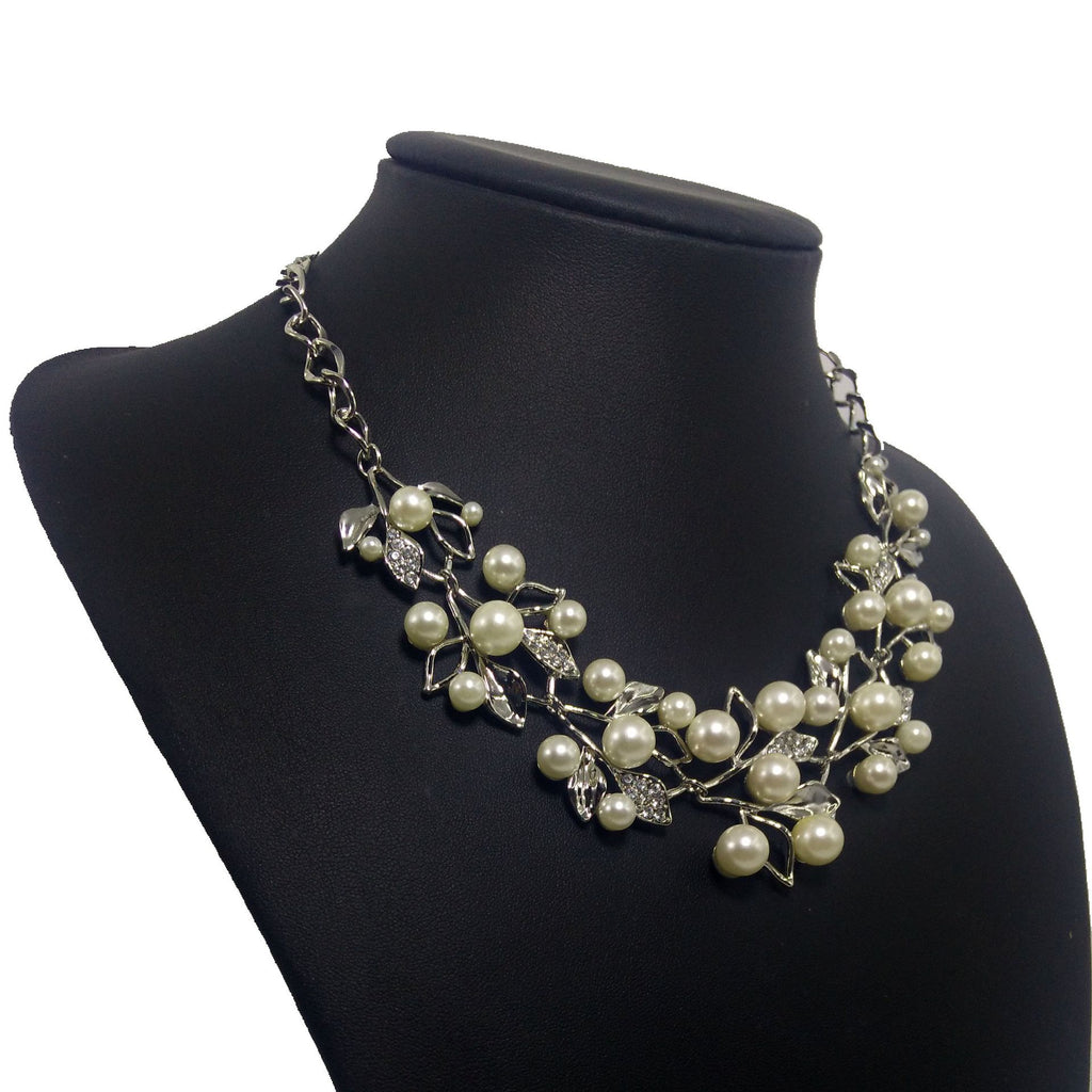 Elegant Pearl Jewelry Set with Clover - Necklace & Earrings for Luck & Style