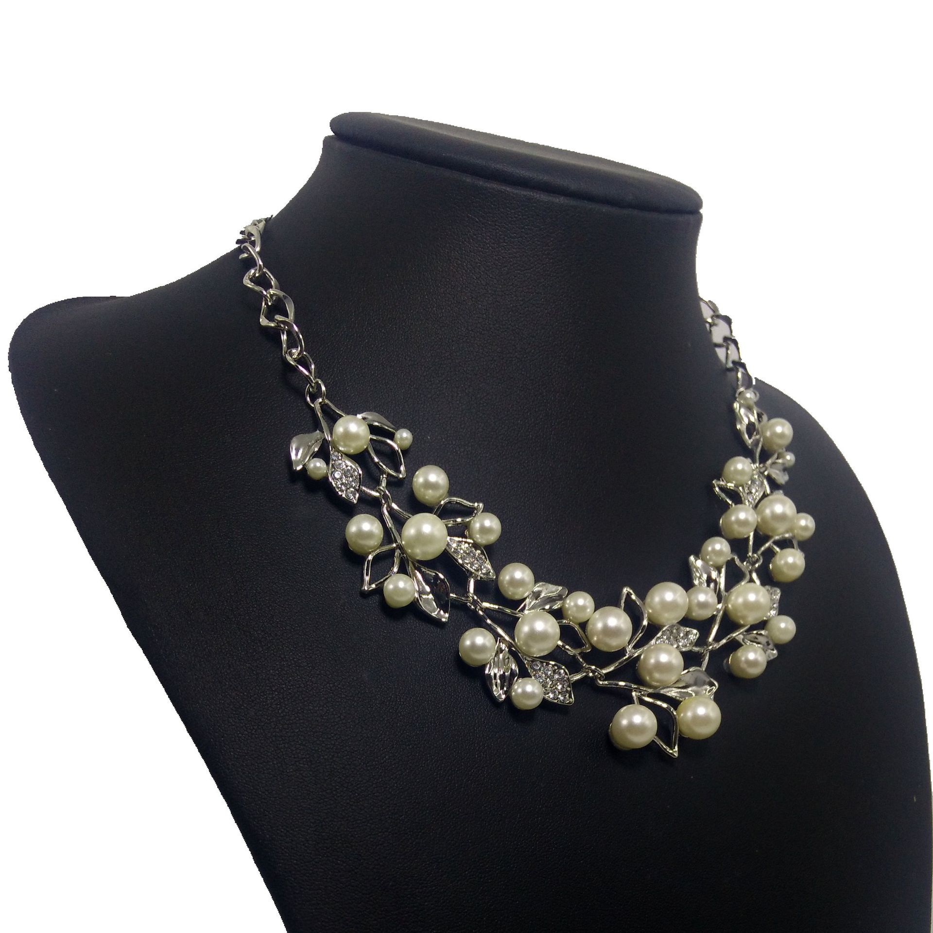 Elegant Pearl Jewelry Set with Clover - Necklace & Earrings for Luck & Style