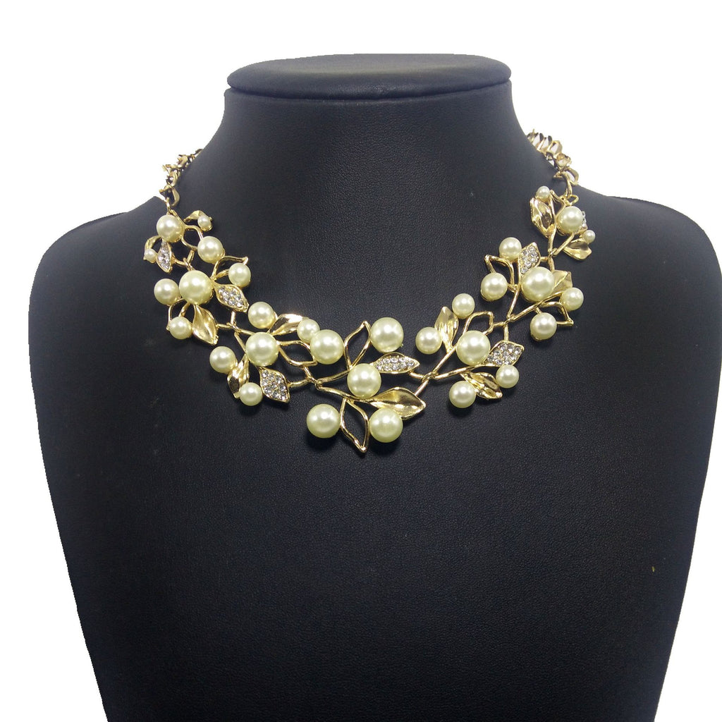 Elegant Pearl Jewelry Set with Clover - Necklace & Earrings for Luck & Style