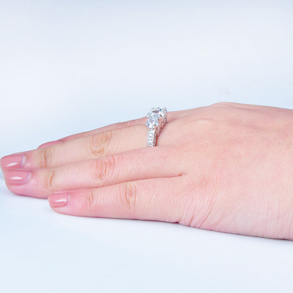 Eleganter Verlobungsring mit Zirkon – Europäisch-Amerikanischer Stil