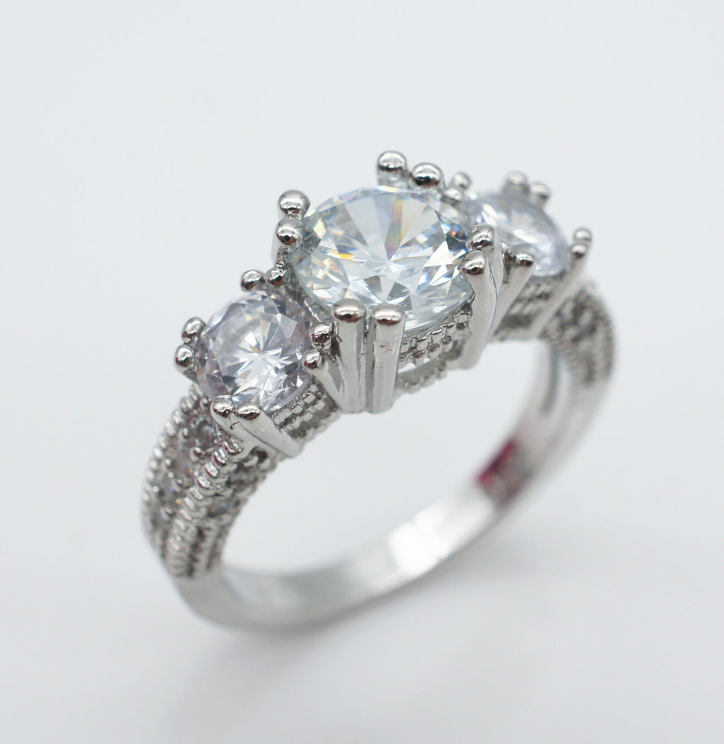 Elegant European Style Engagement Ring with Sparkling Zircon