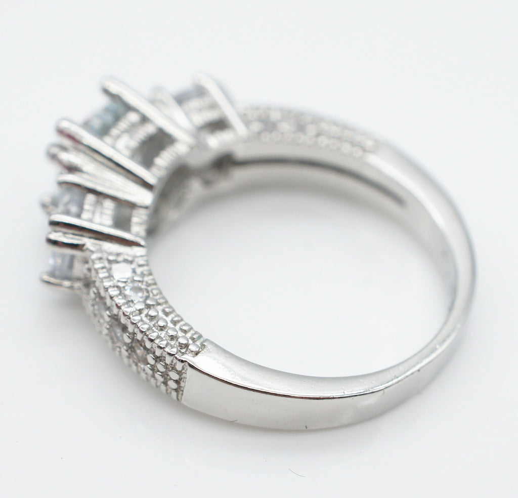 Elegant European Style Engagement Ring with Sparkling Zircon